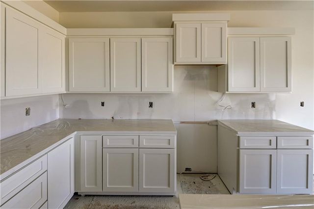 6410 NW 98th Street, Kansas City, MO 64153