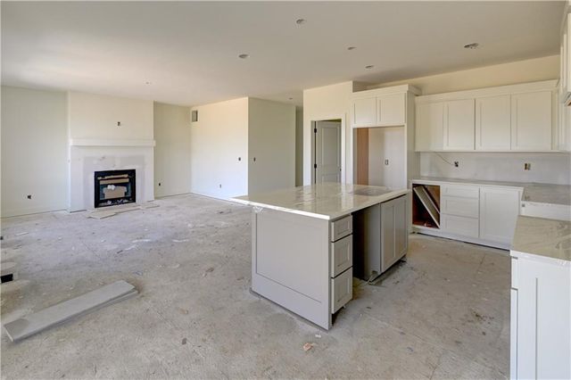 6410 NW 98th Street, Kansas City, MO 64153