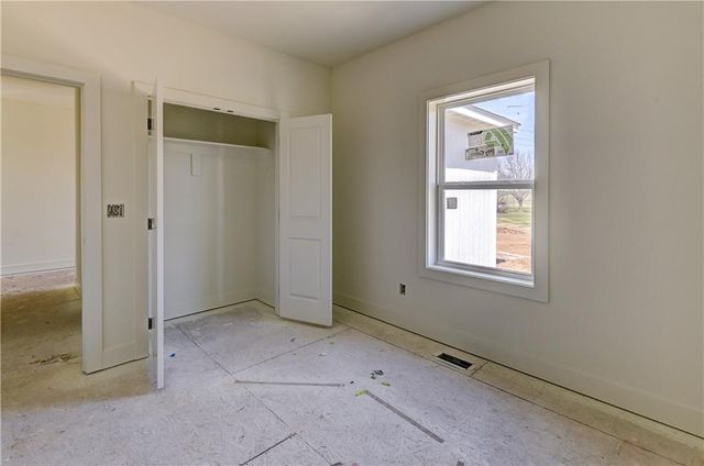 6410 NW 98th Street, Kansas City, MO 64153