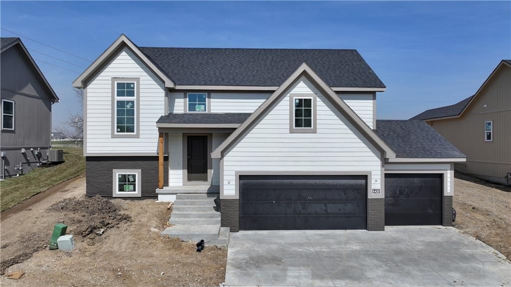 6410 NW 98th Street, Kansas City, MO 64153