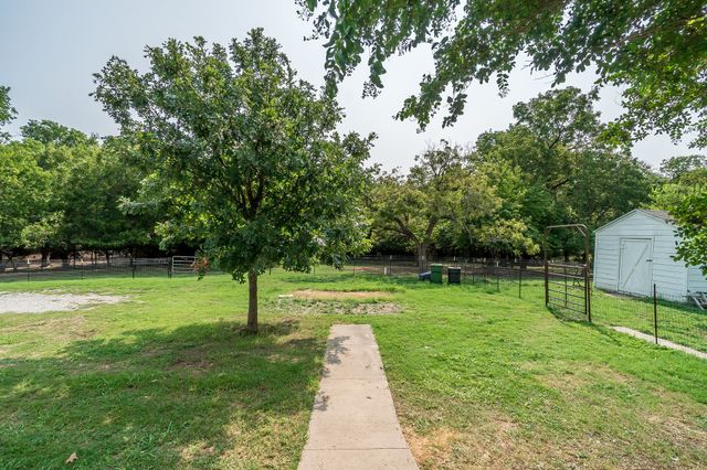 680 E Winningkoff Road E, Lucas, TX 75002