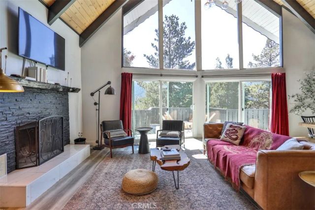 24833 Matterhorn Court, Crestline, CA 92325
