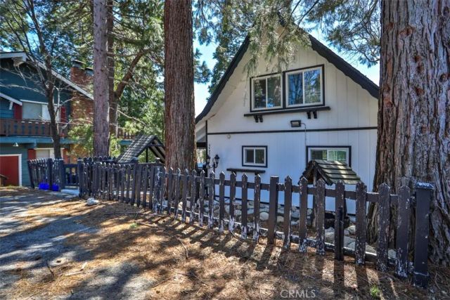 24833 Matterhorn Court, Crestline, CA 92325