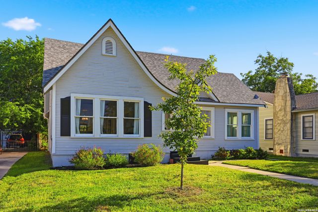 2035 W Summit, San Antonio, TX 78201