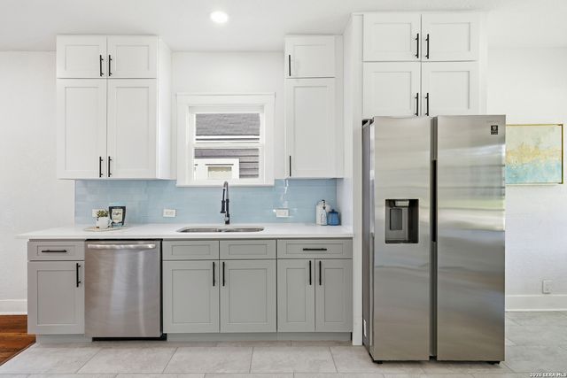 2035 W Summit, San Antonio, TX 78201