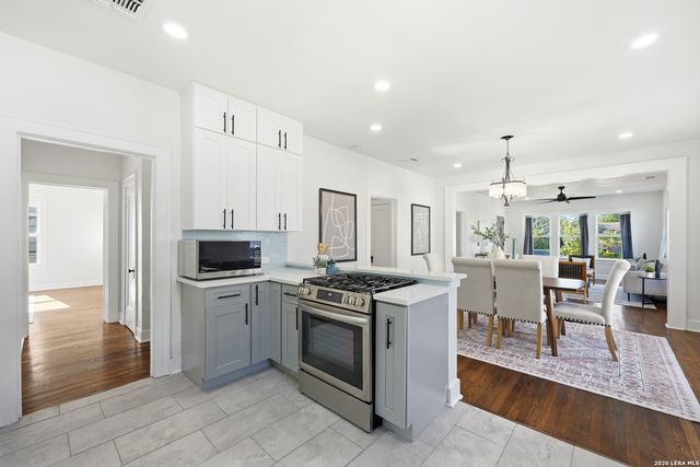 2035 W Summit, San Antonio, TX 78201