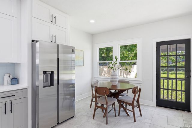 2035 W Summit, San Antonio, TX 78201