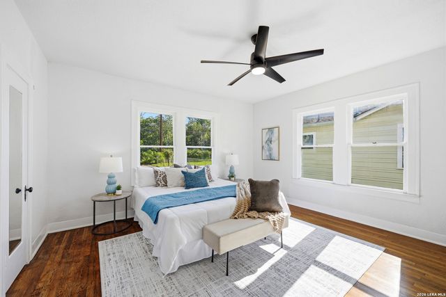 2035 W Summit, San Antonio, TX 78201