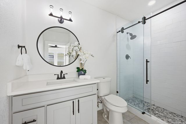 2035 W Summit, San Antonio, TX 78201