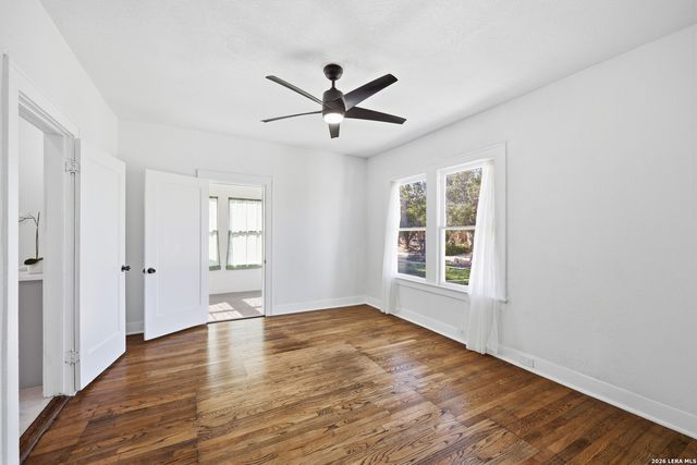 2035 W Summit, San Antonio, TX 78201