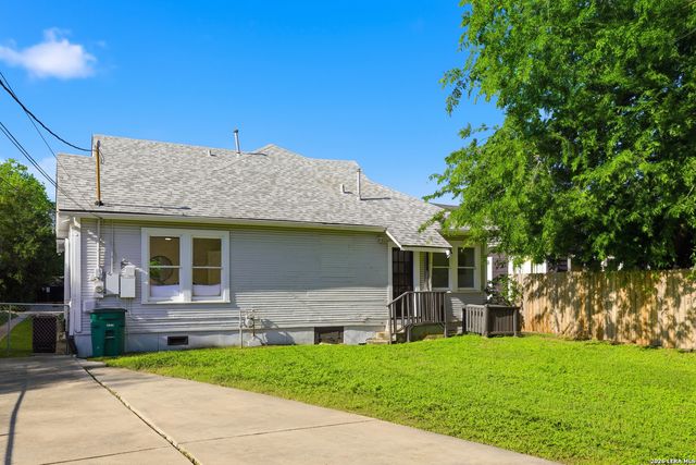 2035 W Summit, San Antonio, TX 78201