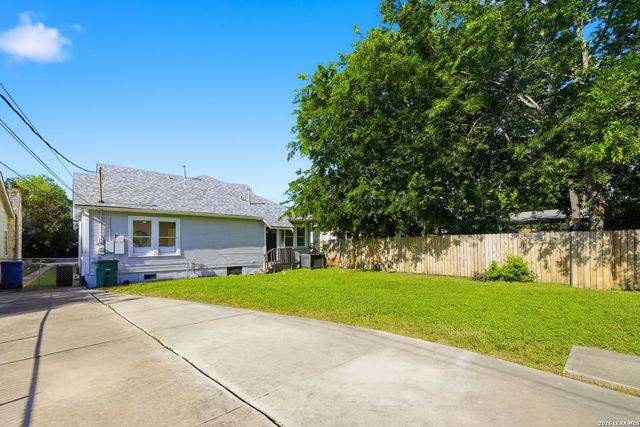 2035 W Summit, San Antonio, TX 78201