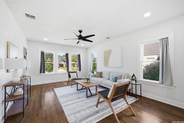 2035 W Summit, San Antonio, TX 78201