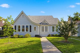 2035 W Summit, San Antonio, TX 78201
