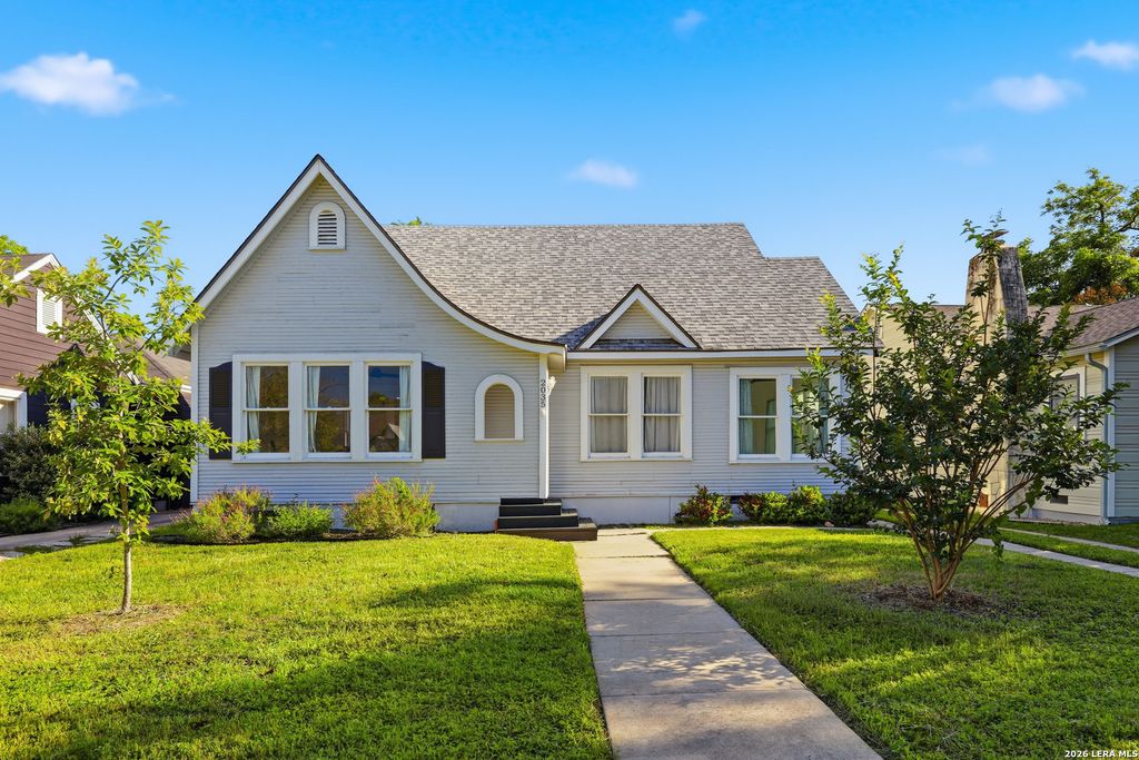 2035 W Summit, San Antonio, TX 78201