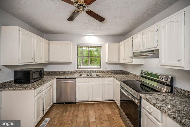 216 WAKEFIELD DR, Locust Grove, VA 22508