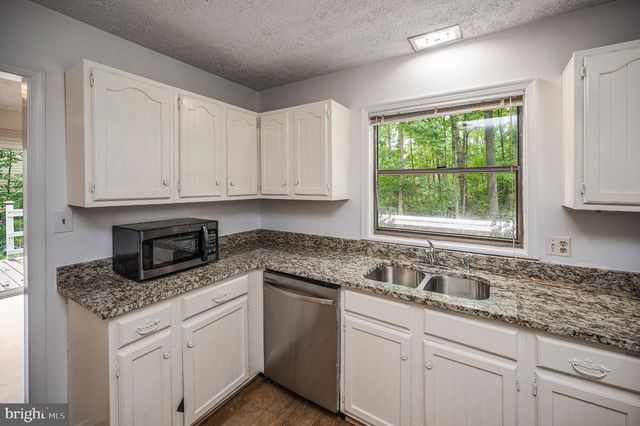 216 WAKEFIELD DR, Locust Grove, VA 22508