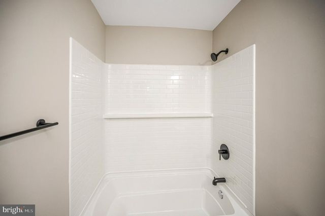 216 WAKEFIELD DR, Locust Grove, VA 22508