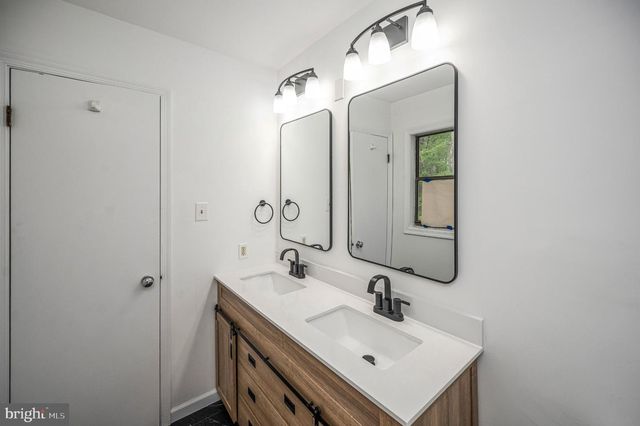 216 WAKEFIELD DR, Locust Grove, VA 22508