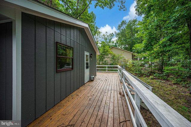 216 WAKEFIELD DR, Locust Grove, VA 22508