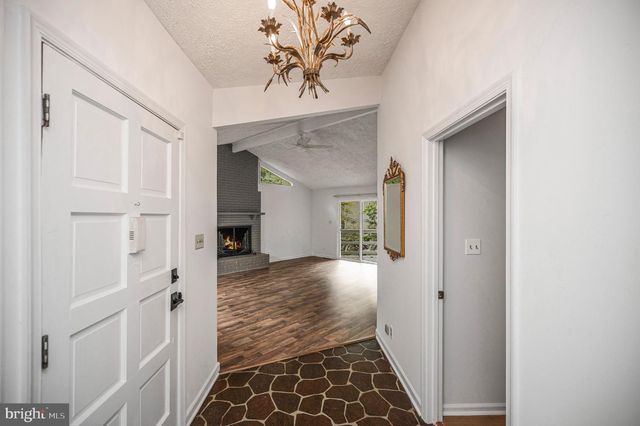 216 WAKEFIELD DR, Locust Grove, VA 22508