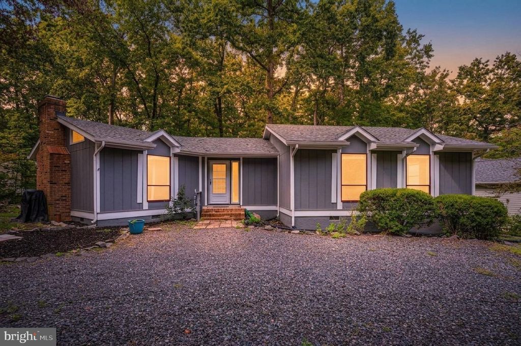 216 WAKEFIELD DR, Locust Grove, VA 22508