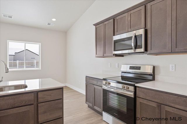 5810 ALEX RANCH RD, Cheyenne, WY 82007