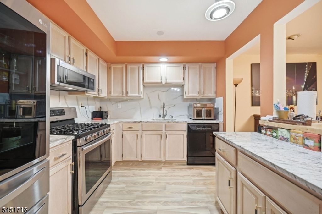 48 Beacon Hill Rd D, West Milford Twp., NJ 07480 — photo 5