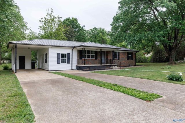 126 Helena Drive, Huntsville, AL 35811