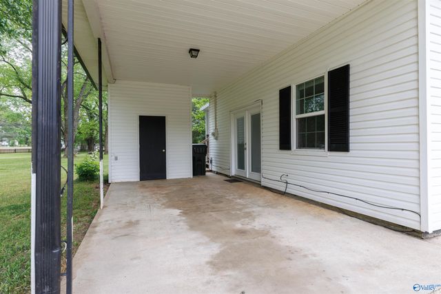 126 Helena Drive, Huntsville, AL 35811