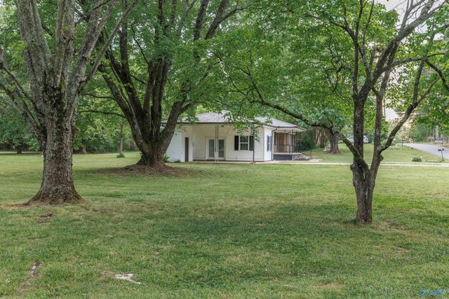 126 Helena Drive, Huntsville, AL 35811