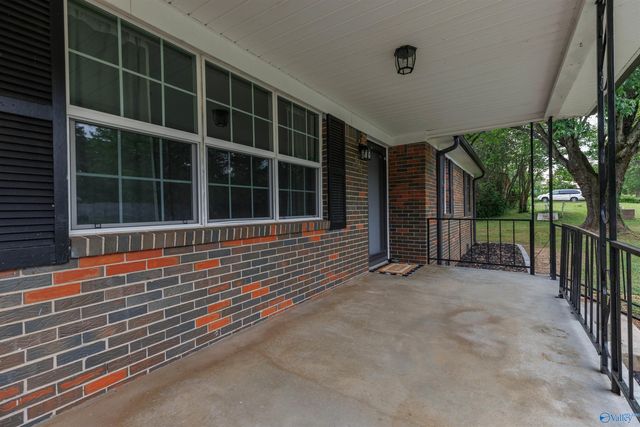 126 Helena Drive, Huntsville, AL 35811