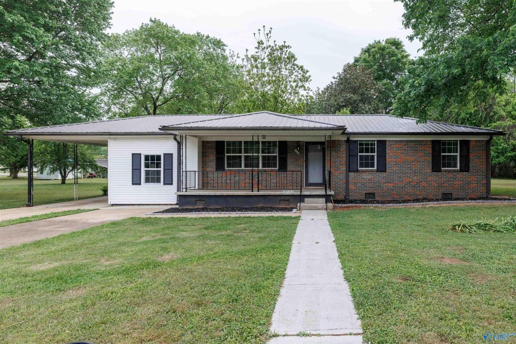 126 Helena Drive, Huntsville, AL 35811