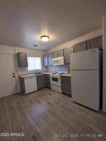 9978 W CENTURY Drive B, Arizona City, AZ 85123