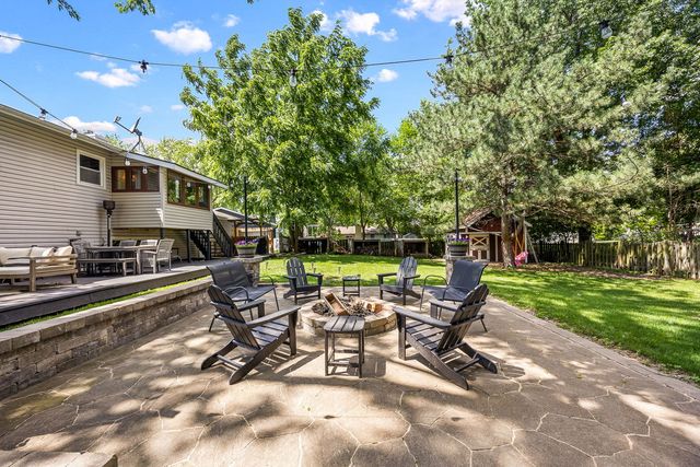 2434 Oakdale Court, Aurora, IL 60504