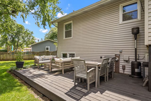 2434 Oakdale Court, Aurora, IL 60504