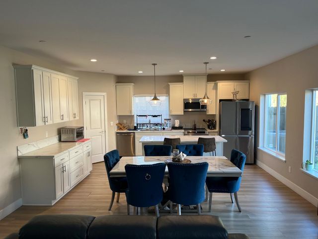 8279 Ghislaine Way, Antelope, CA 95843