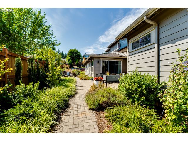 3595 MOUNTAIN QUAIL Ln, Eugene, OR 97405