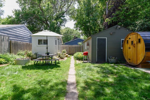 1716 Juliet Avenue, Saint Paul, MN 55105
