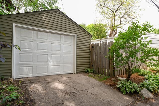 1716 Juliet Avenue, Saint Paul, MN 55105