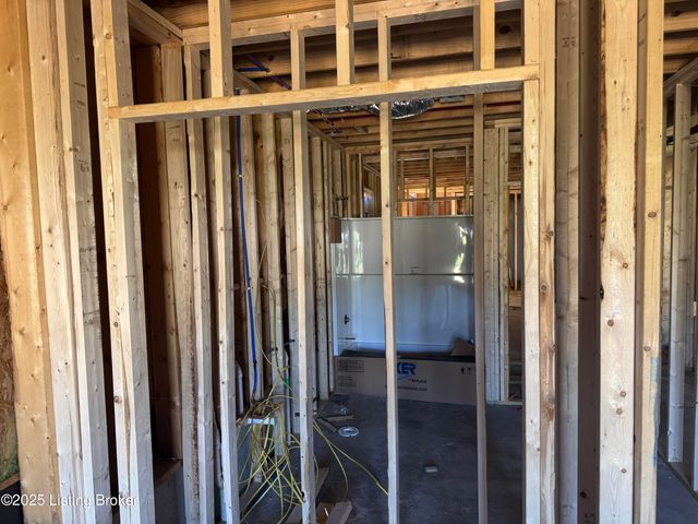 205 Locust Park Pl, Louisville, KY 40245