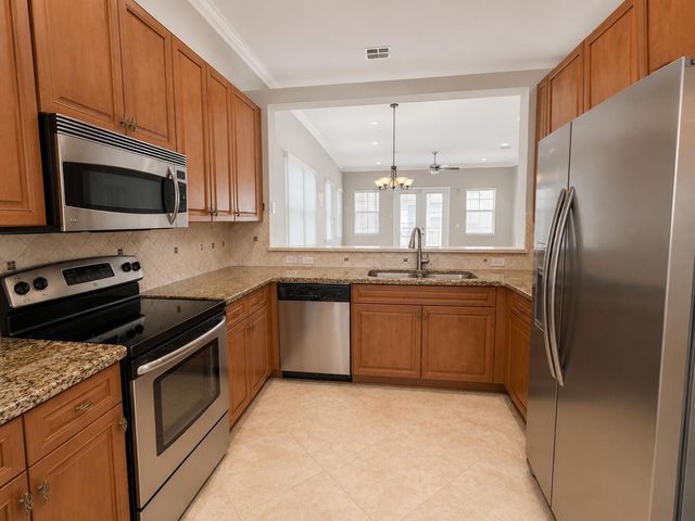 2224 NE 2ND Street, Pompano Beach, FL 33062
