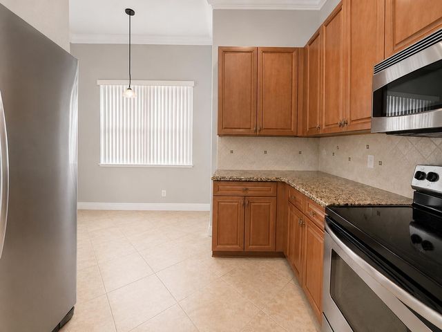 2224 NE 2ND Street, Pompano Beach, FL 33062