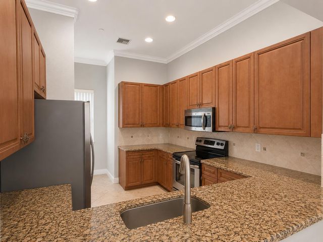 2224 NE 2ND Street, Pompano Beach, FL 33062
