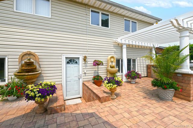 92 Bowling Lane, Deer Park, NY 11729