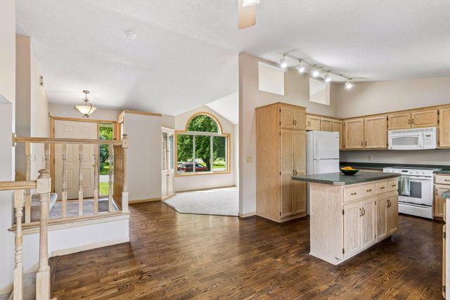 5023 Helena Road N, Oakdale, MN 55128