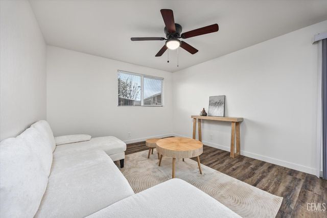 306 Kings Lane, Bakersfield, CA 93308