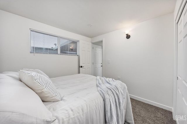 306 Kings Lane, Bakersfield, CA 93308