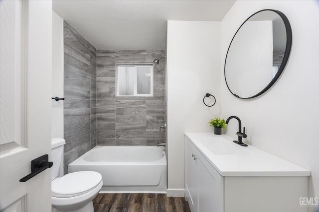 306 Kings Lane, Bakersfield, CA 93308