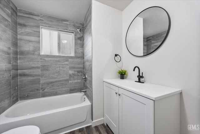 306 Kings Lane, Bakersfield, CA 93308